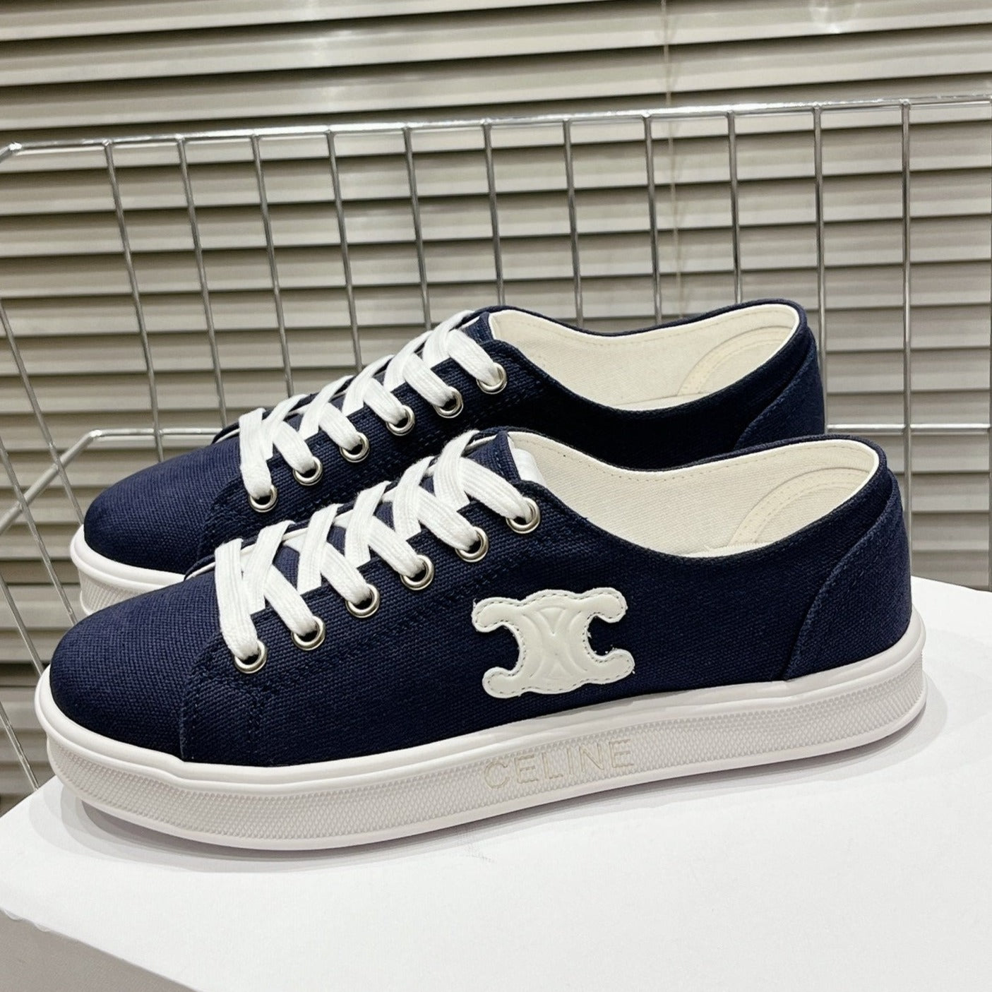 JANE SNEAKERS LOW LACE-UP WITH TRIOMPHE PATCH IN CANVAS AND CALFSKIN NAVY/WHITE LOGO - 35