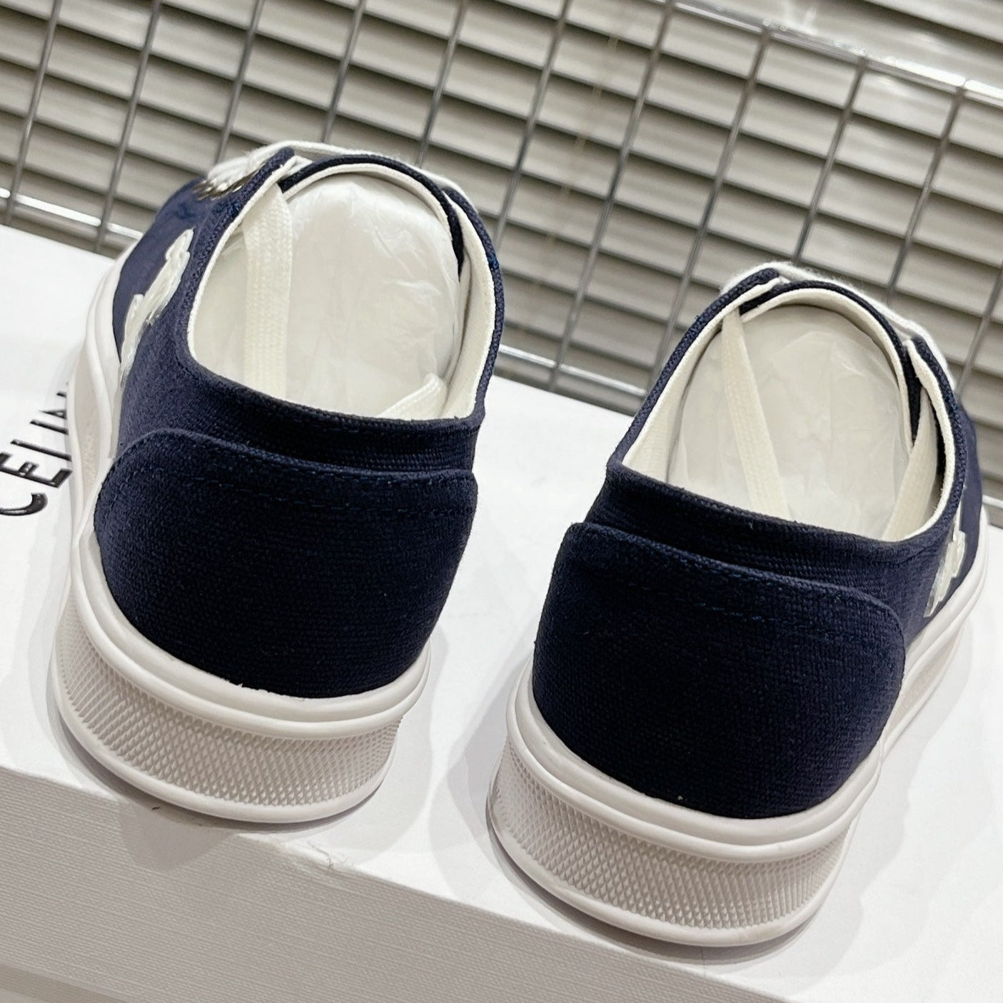 JANE SNEAKERS LOW LACE-UP WITH TRIOMPHE PATCH IN CANVAS AND CALFSKIN NAVY/WHITE LOGO - 35