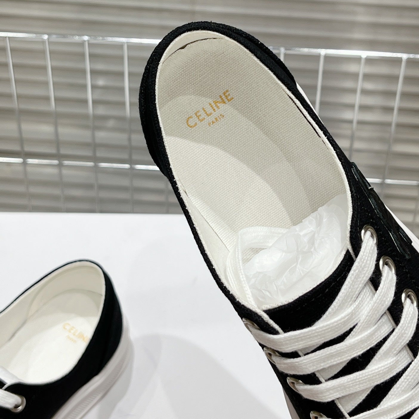 JANE SNEAKERS LOW LACE-UP WITH TRIOMPHE PATCH IN CANVAS AND CALFSKIN BLACK LOGO - 35
