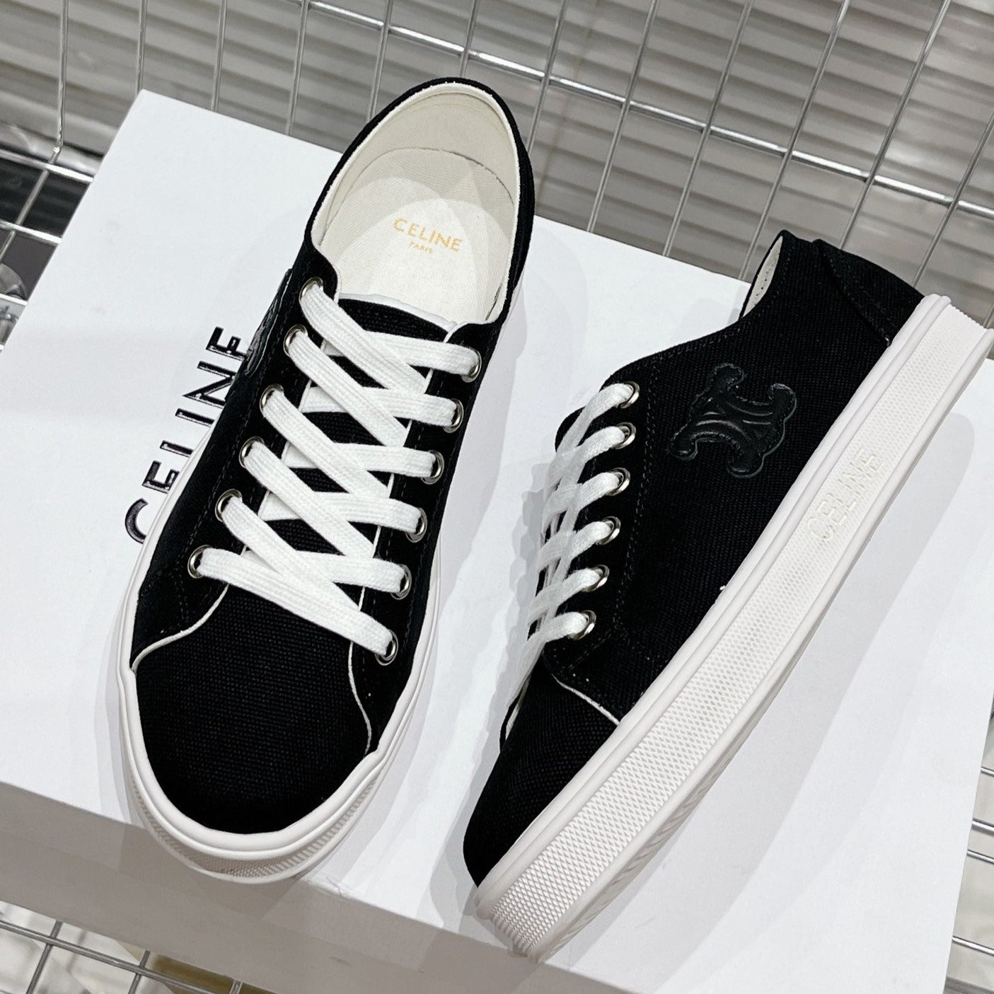 JANE SNEAKERS LOW LACE-UP WITH TRIOMPHE PATCH IN CANVAS AND CALFSKIN BLACK LOGO - 35