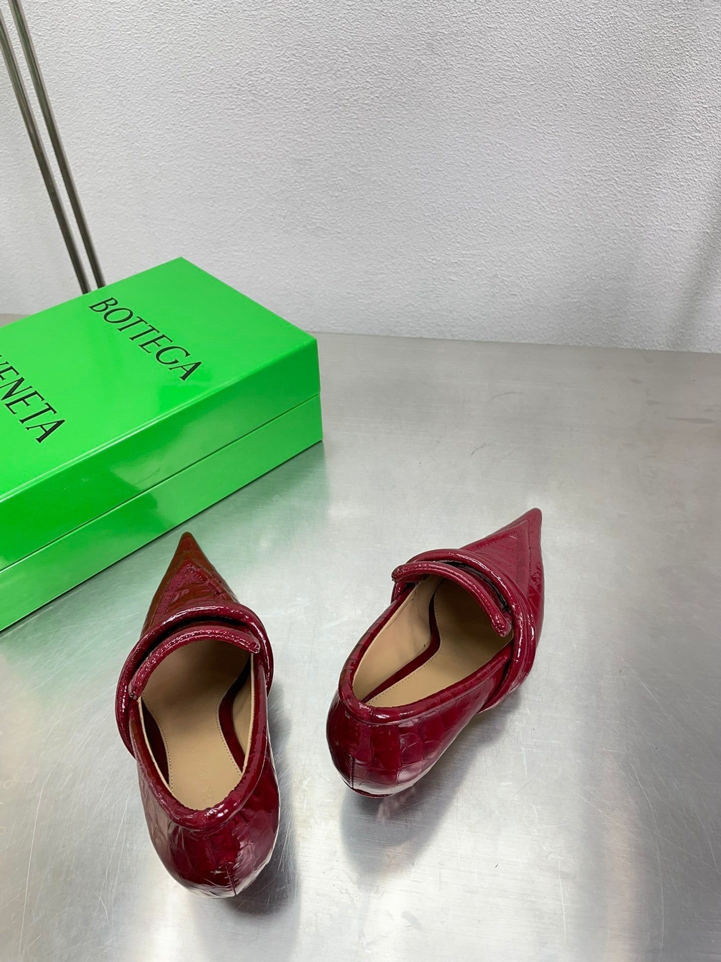 HIGH PUMP 35 MM IN SCARLET RED PATENT CALFSKIN - 34