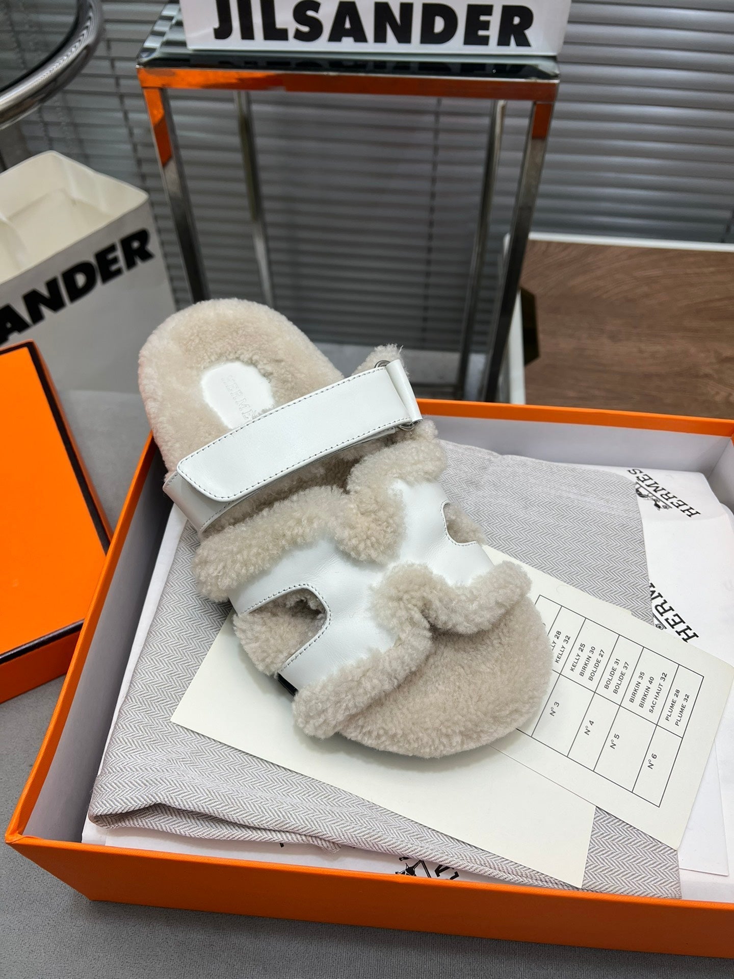 CHYPRE SLIPPERS IN BEIGE LAMB WOOL AND WHITE CALFSKIN - 35
