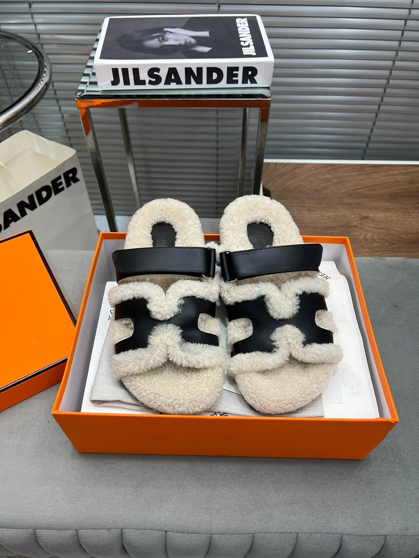 CHYPRE SLIPPERS IN BEIGE LAMB WOOL AND BLACK CALFSKIN - 35