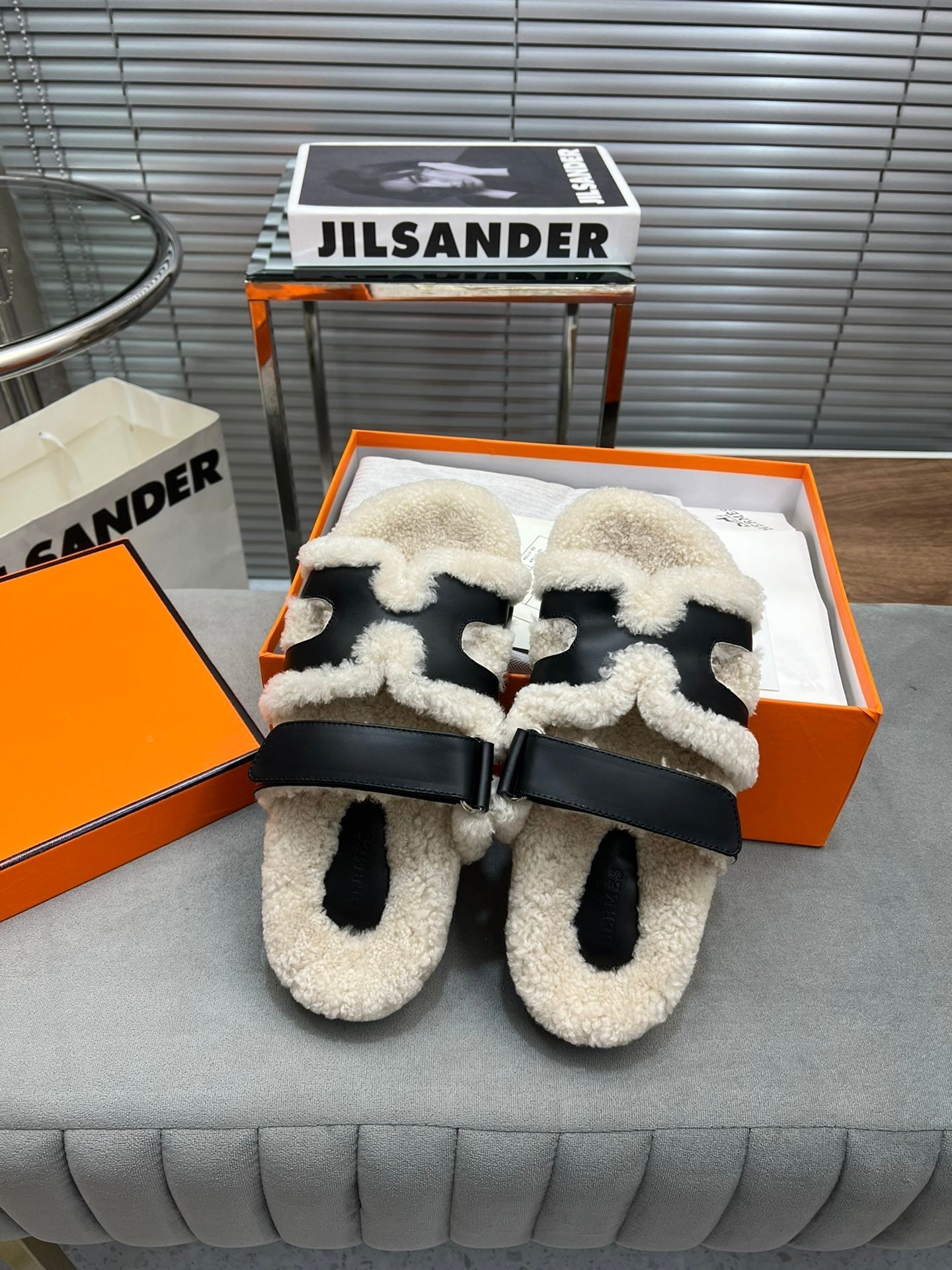 CHYPRE SLIPPERS IN BEIGE LAMB WOOL AND BLACK CALFSKIN - 35