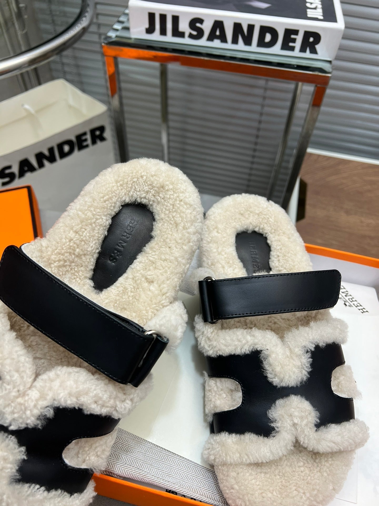 CHYPRE SLIPPERS IN BEIGE LAMB WOOL AND BLACK CALFSKIN - 35