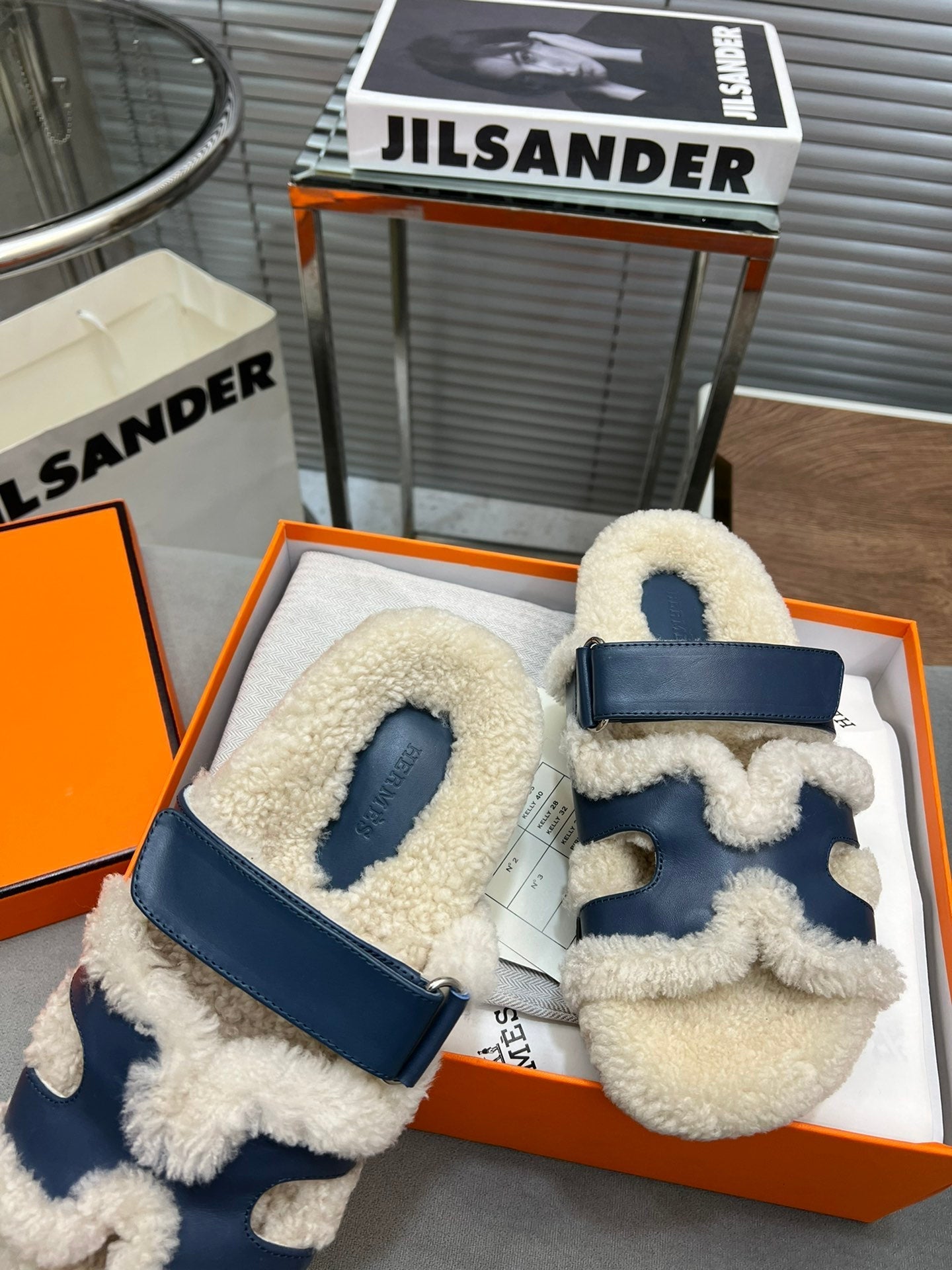 CHYPRE SLIPPERS IN BEIGE LAMB WOOL AND CLASSIC BLUE CALFSKIN - 35