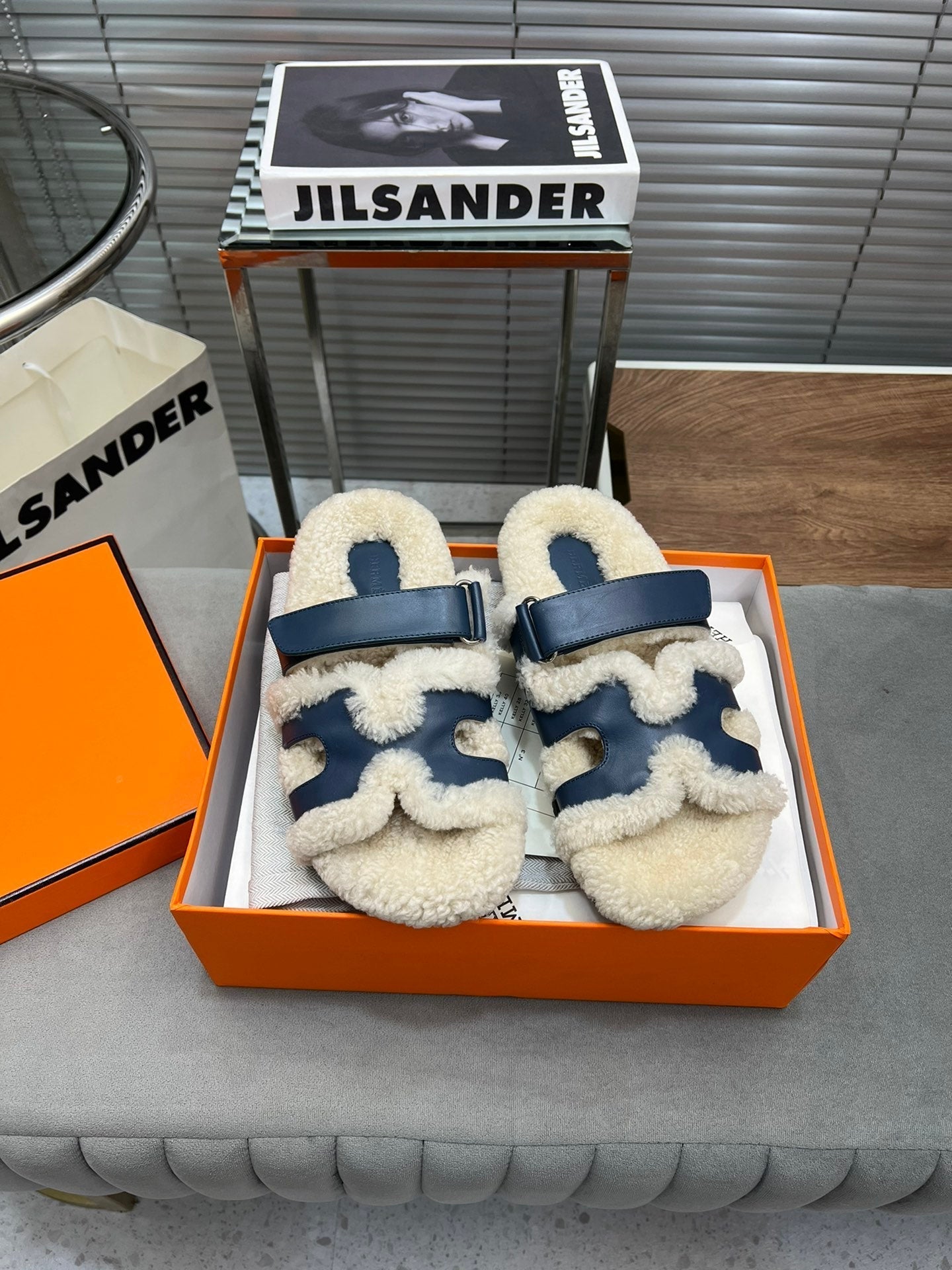 CHYPRE SLIPPERS IN BEIGE LAMB WOOL AND CLASSIC BLUE CALFSKIN - 35