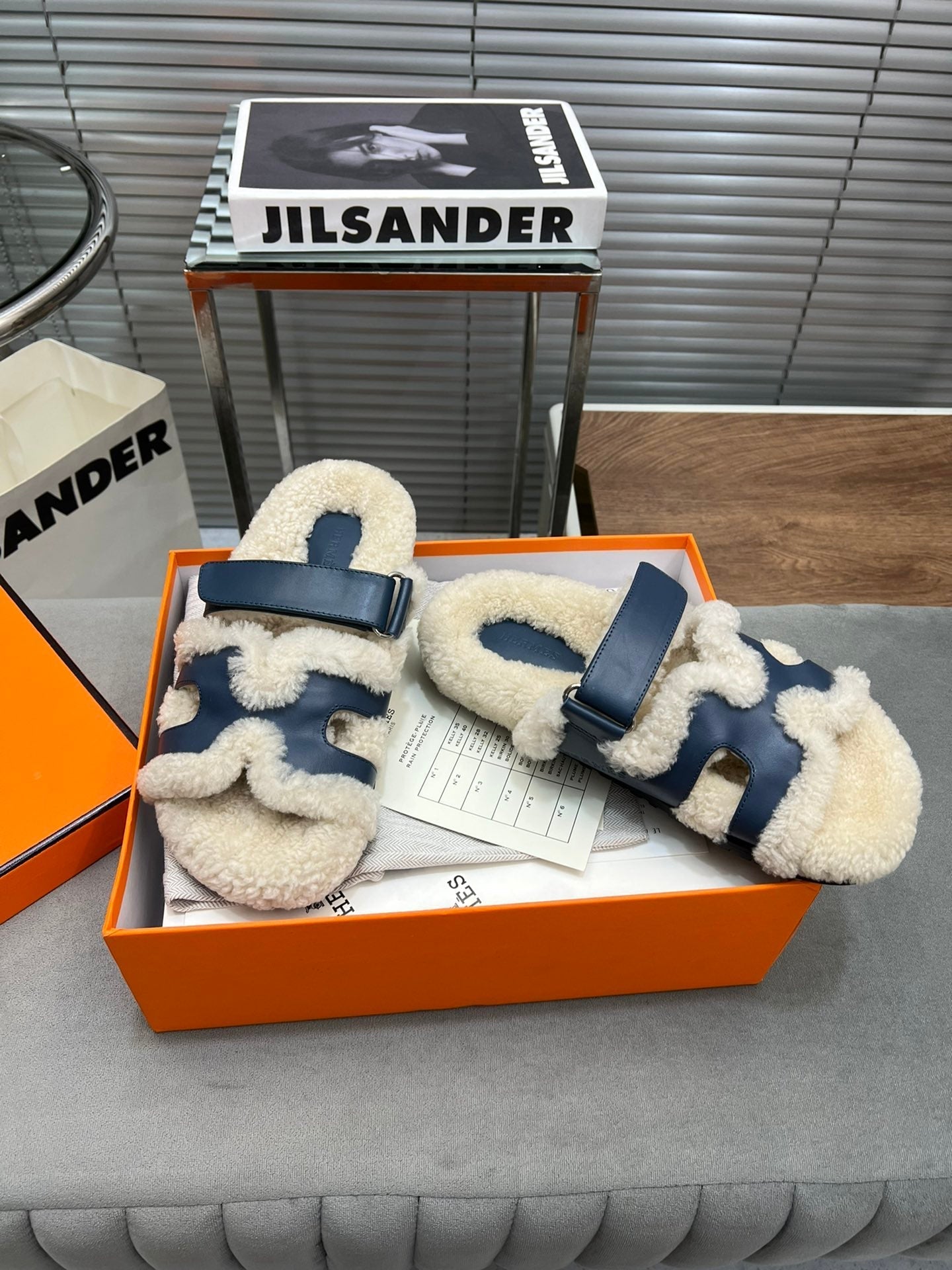 CHYPRE SLIPPERS IN BEIGE LAMB WOOL AND CLASSIC BLUE CALFSKIN - 35