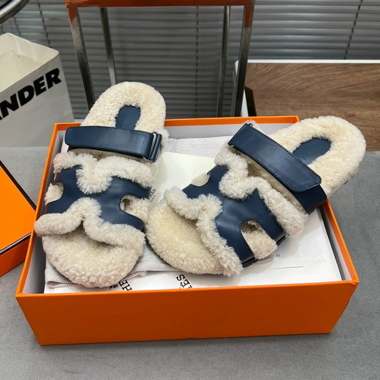 CHYPRE SLIPPERS IN BEIGE LAMB WOOL AND CLASSIC BLUE CALFSKIN - 35