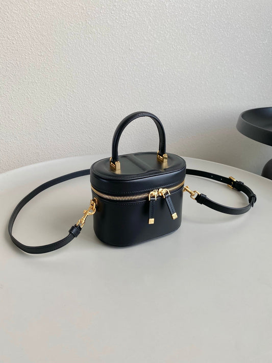 SIGNATURE VANITY 16 З ЧОРНОЇ ОВЕЧОЇ ШКІРИ