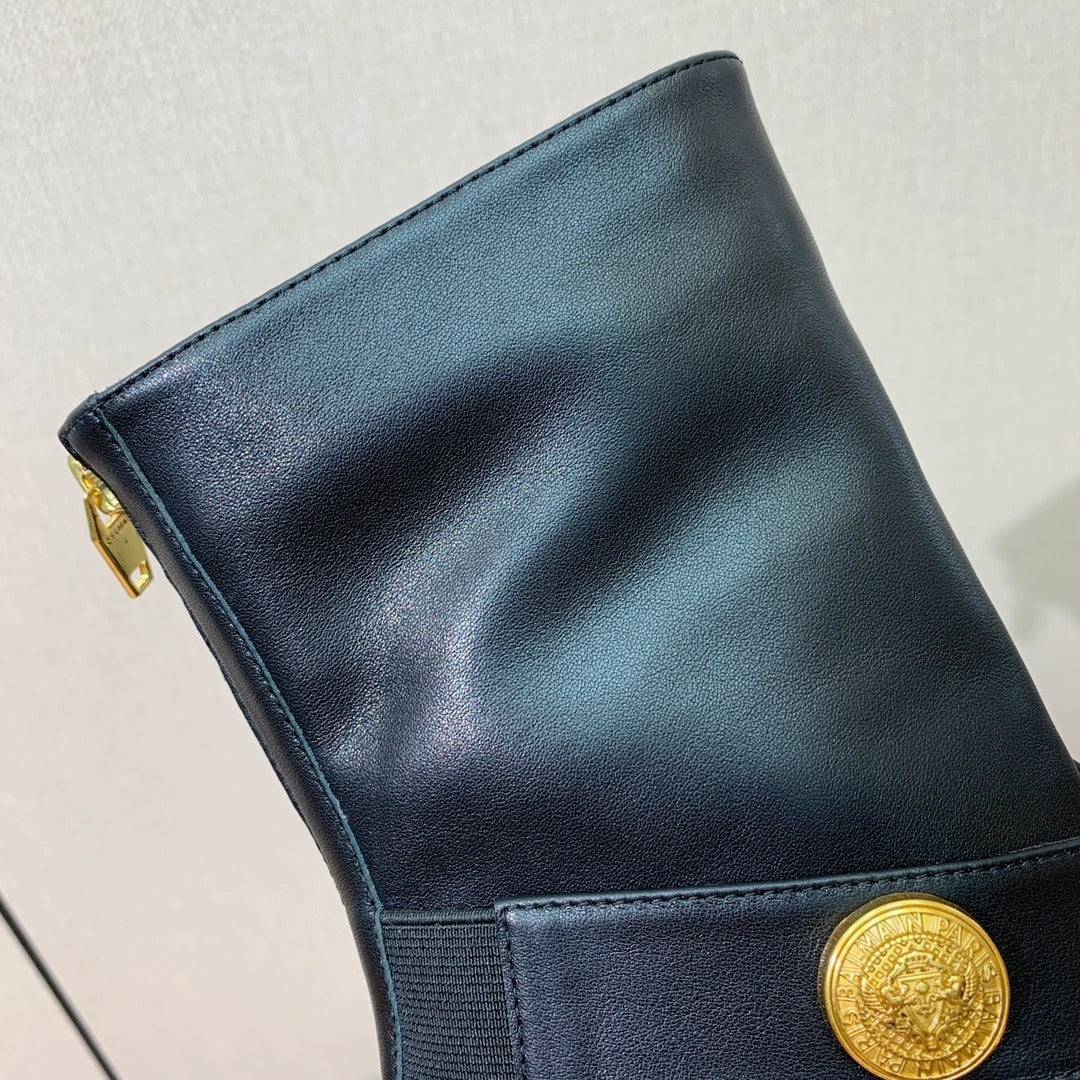 ЧОБОТИ BALMAIN 26S 105 ММ З ЧОРНОЇ ТЕЛЯЧОЇ ШКІРИ ІЗ ЗОЛОТОЮ ФУРНІТУРОЮ, СТИЛЬ 2
