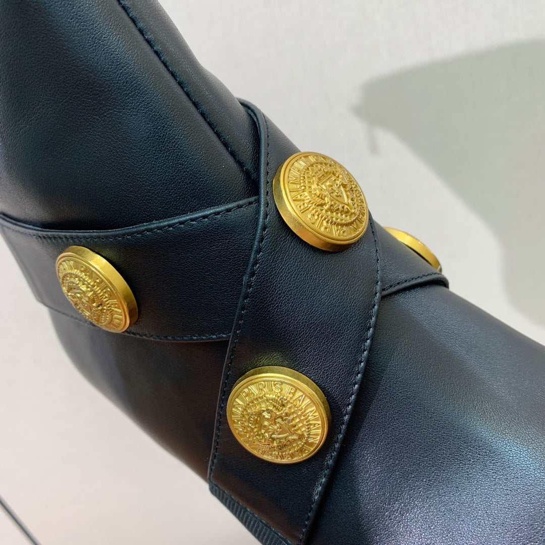 ЧОБОТИ BALMAIN 26S 105 ММ З ЧОРНОЇ ТЕЛЯЧОЇ ШКІРИ ІЗ ЗОЛОТОЮ ФУРНІТУРОЮ, СТИЛЬ 2