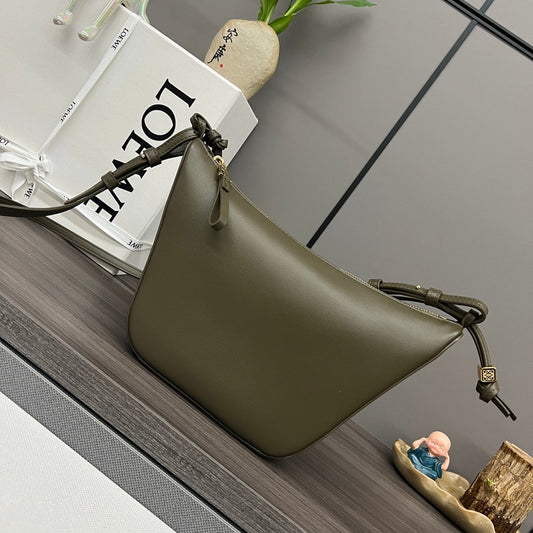 СУМКА LOE LUNA HOBO 28 З ТЕМНО-ОЛИВКОВОЇ ТЕЛЯЧОЇ ШКІРИ