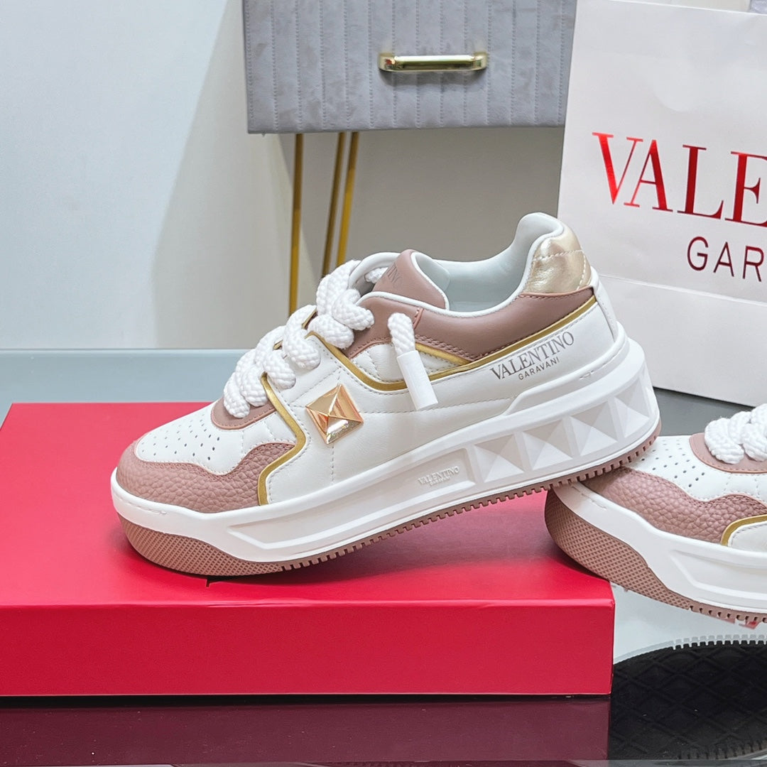 VALENTINO 25S GARAVANI ONE STUD XL PLATFORM SNEAKERS IN WHITE MIX LIGHT PINK LAMBSKIN - 35