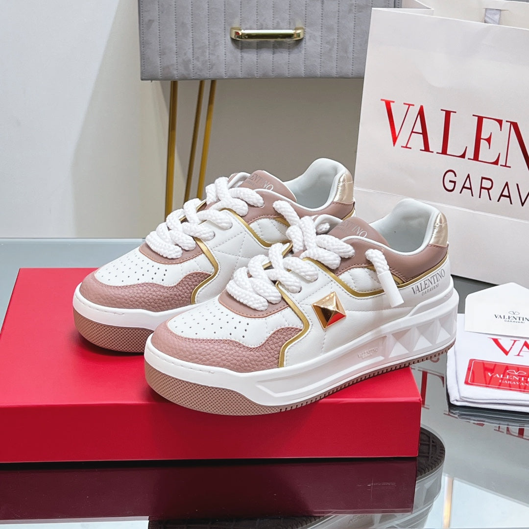 VALENTINO 25S GARAVANI ONE STUD XL PLATFORM SNEAKERS IN WHITE MIX LIGHT PINK LAMBSKIN - 35