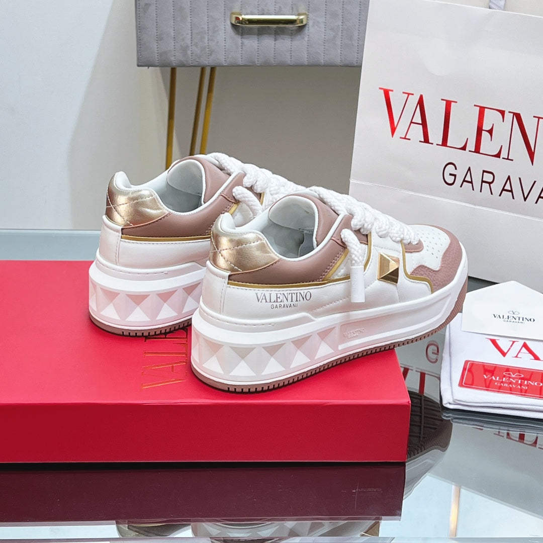 VALENTINO 25S GARAVANI ONE STUD XL PLATFORM SNEAKERS IN WHITE MIX LIGHT PINK LAMBSKIN - 35