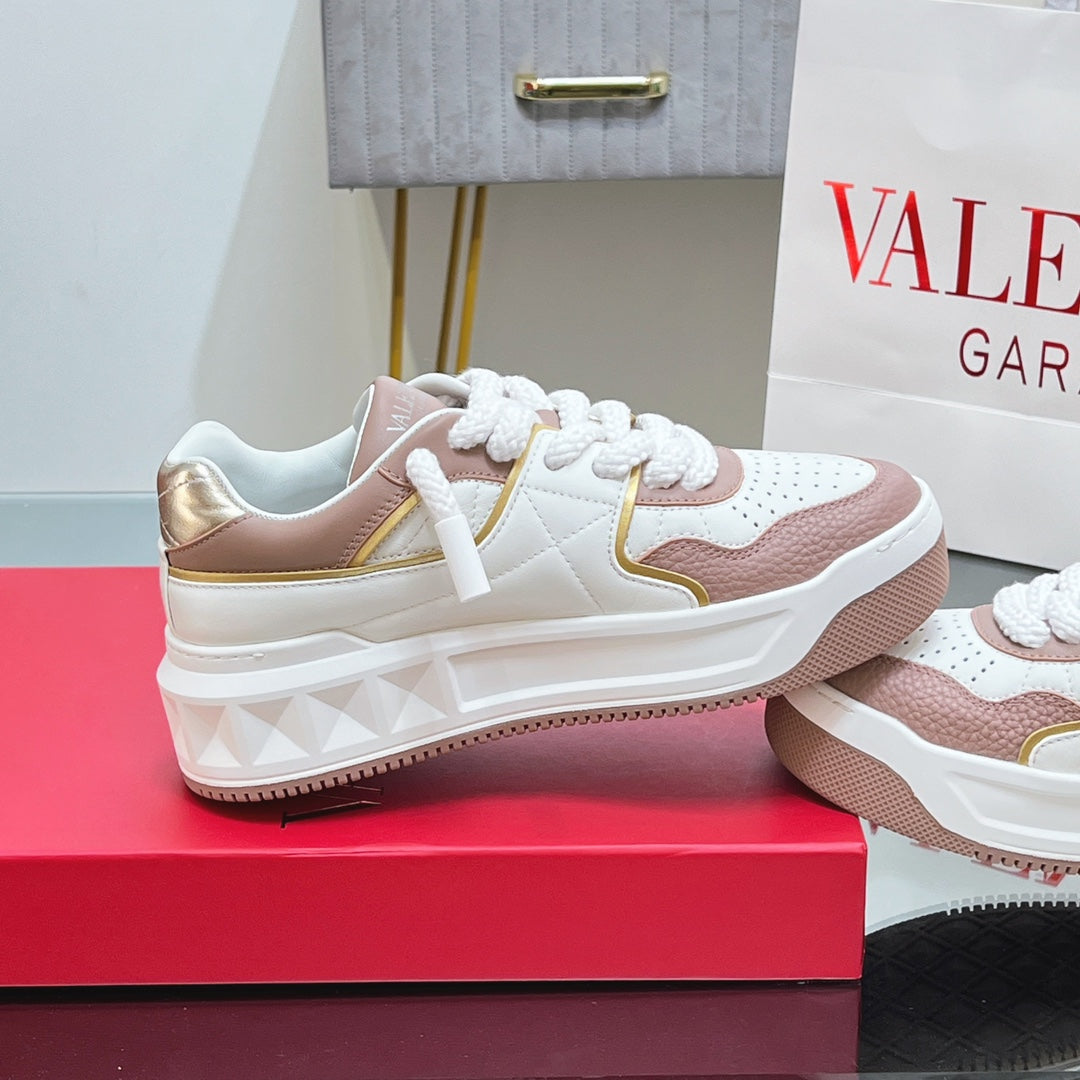 VALENTINO 25S GARAVANI ONE STUD XL PLATFORM SNEAKERS IN WHITE MIX LIGHT PINK LAMBSKIN - 35
