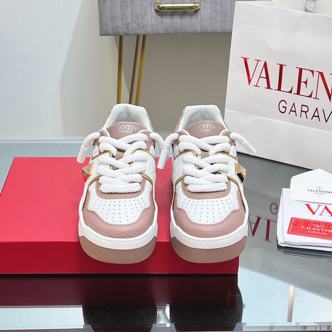VALENTINO 25S GARAVANI ONE STUD XL PLATFORM SNEAKERS IN WHITE MIX LIGHT PINK LAMBSKIN - 35