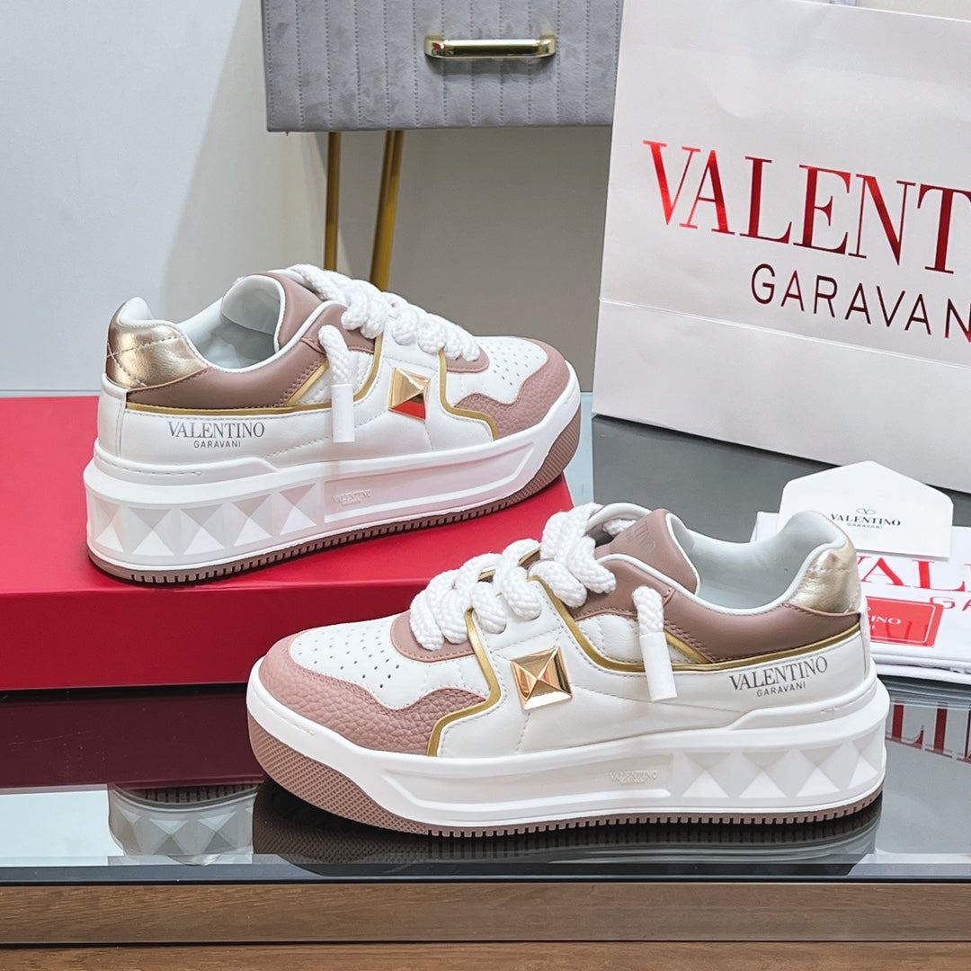 VALENTINO 25S GARAVANI ONE STUD XL PLATFORM SNEAKERS IN WHITE MIX LIGHT PINK LAMBSKIN - 35