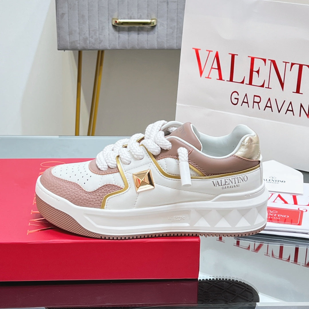 VALENTINO 25S GARAVANI ONE STUD XL PLATFORM SNEAKERS IN WHITE MIX LIGHT PINK LAMBSKIN - 35