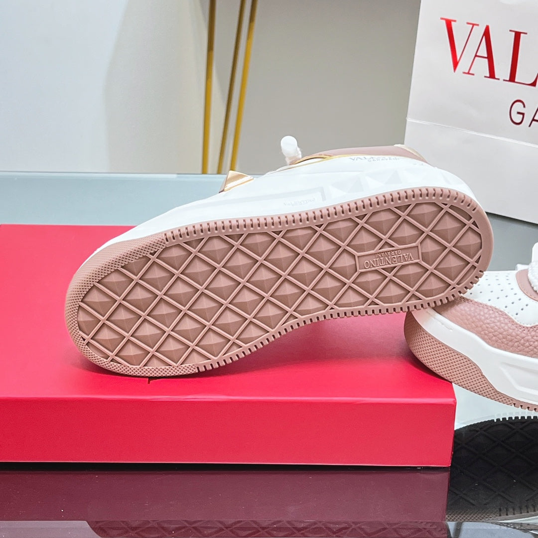 VALENTINO 25S GARAVANI ONE STUD XL PLATFORM SNEAKERS IN WHITE MIX LIGHT PINK LAMBSKIN - 35