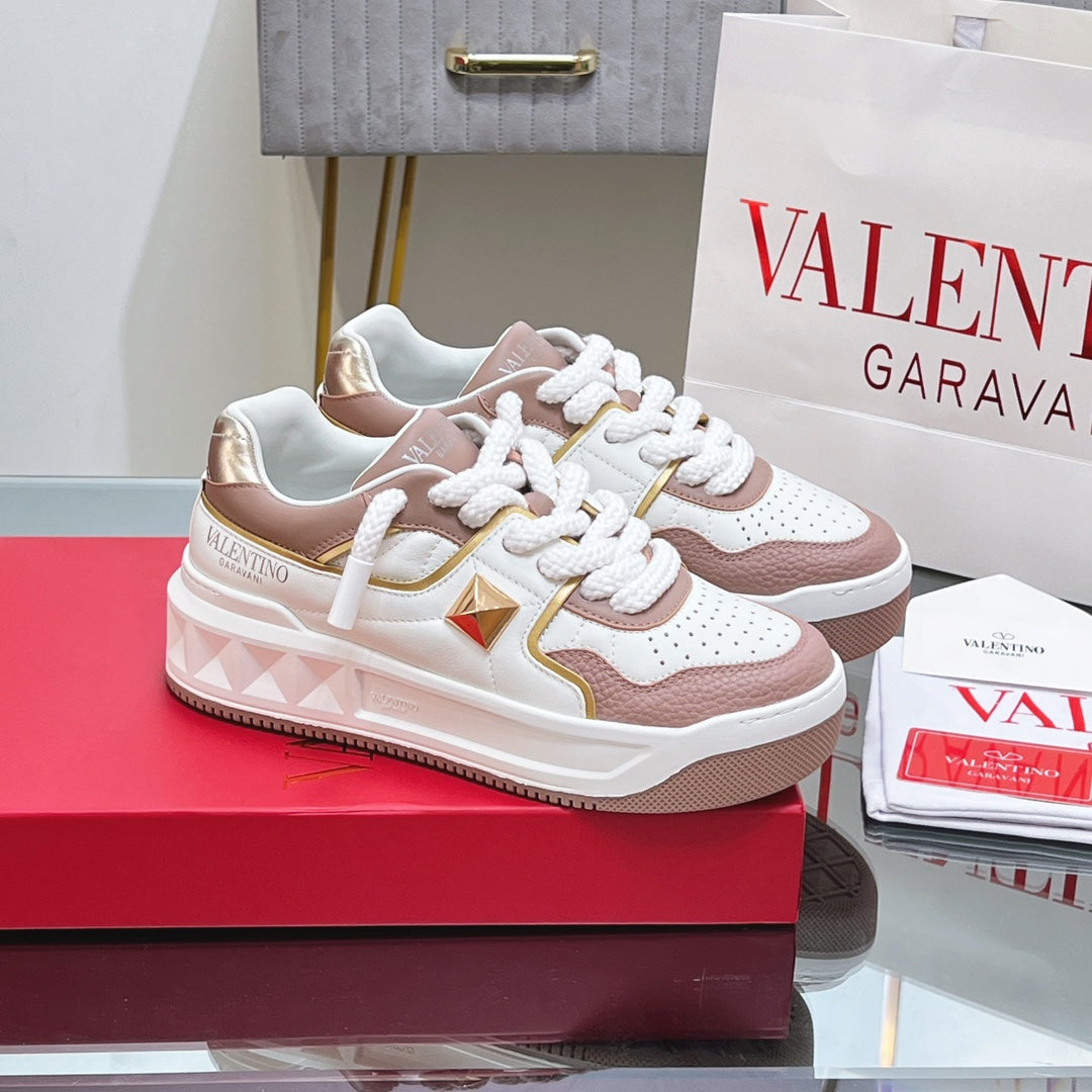 VALENTINO 25S GARAVANI ONE STUD XL PLATFORM SNEAKERS IN WHITE MIX LIGHT PINK LAMBSKIN - 35