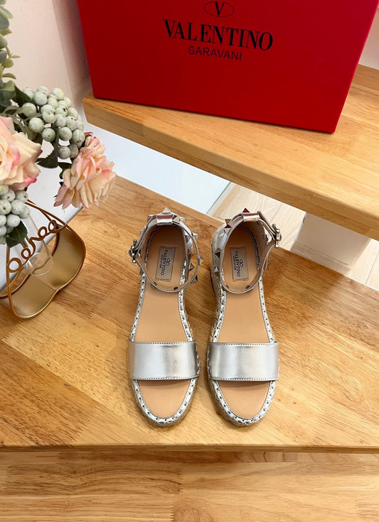Босоніжки-танцюетки VALENTINO 26S зі сріблястої металізованої телячої шкіри