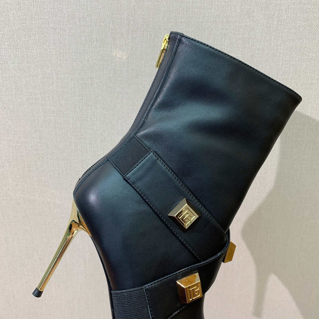 ЧОБОТИ BALMAIN 26S 105 ММ З ЧОРНОЇ ТЕЛЯЧОЇ ШКІРИ ІЗ ЗОЛОТОЮ ФУРНІТУРОЮ СТИЛЬ 1