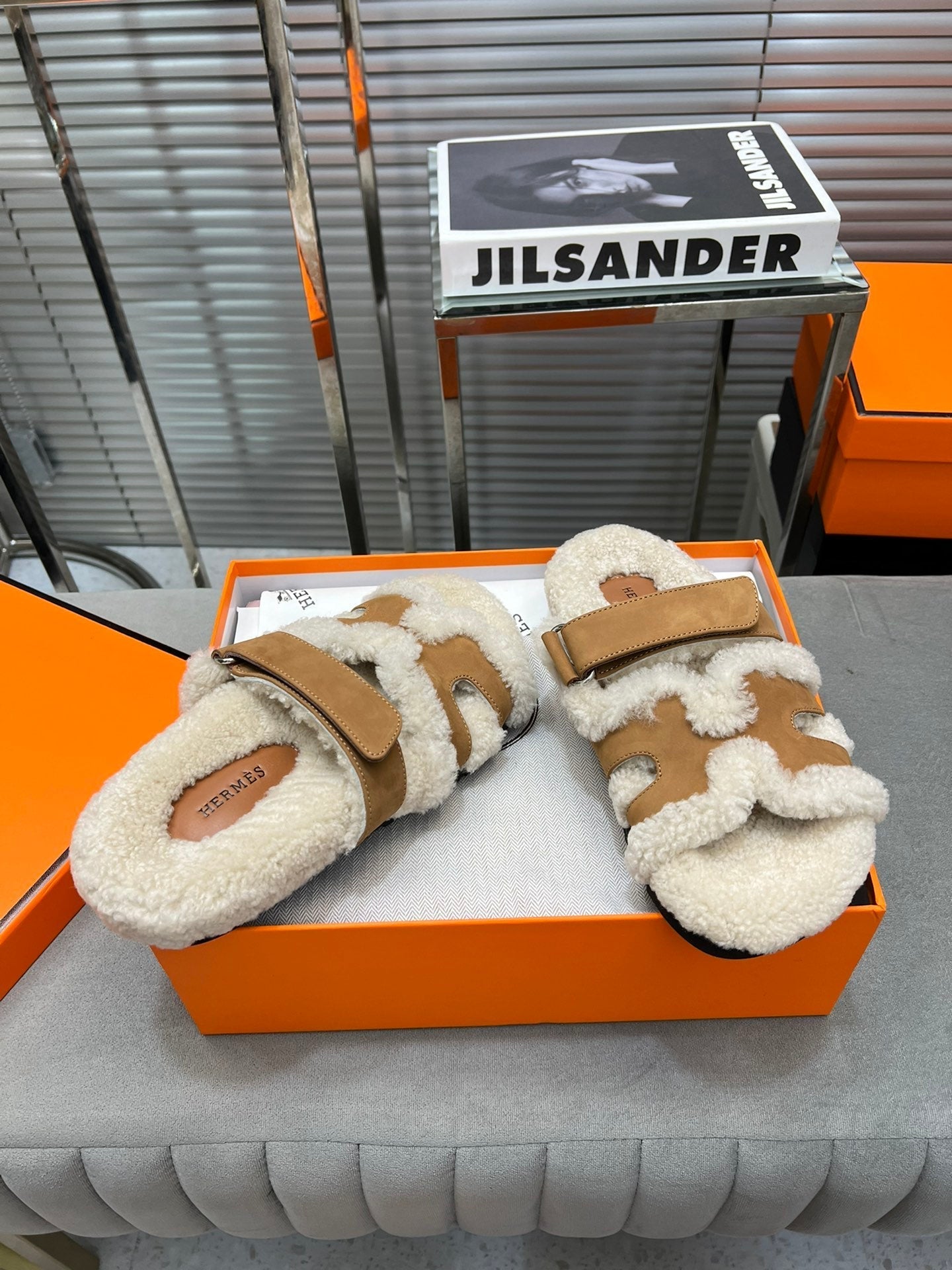 CHYPRE SLIPPERS IN BEIGE LAMB WOOL AND PERU BROWN SUEDE - 35