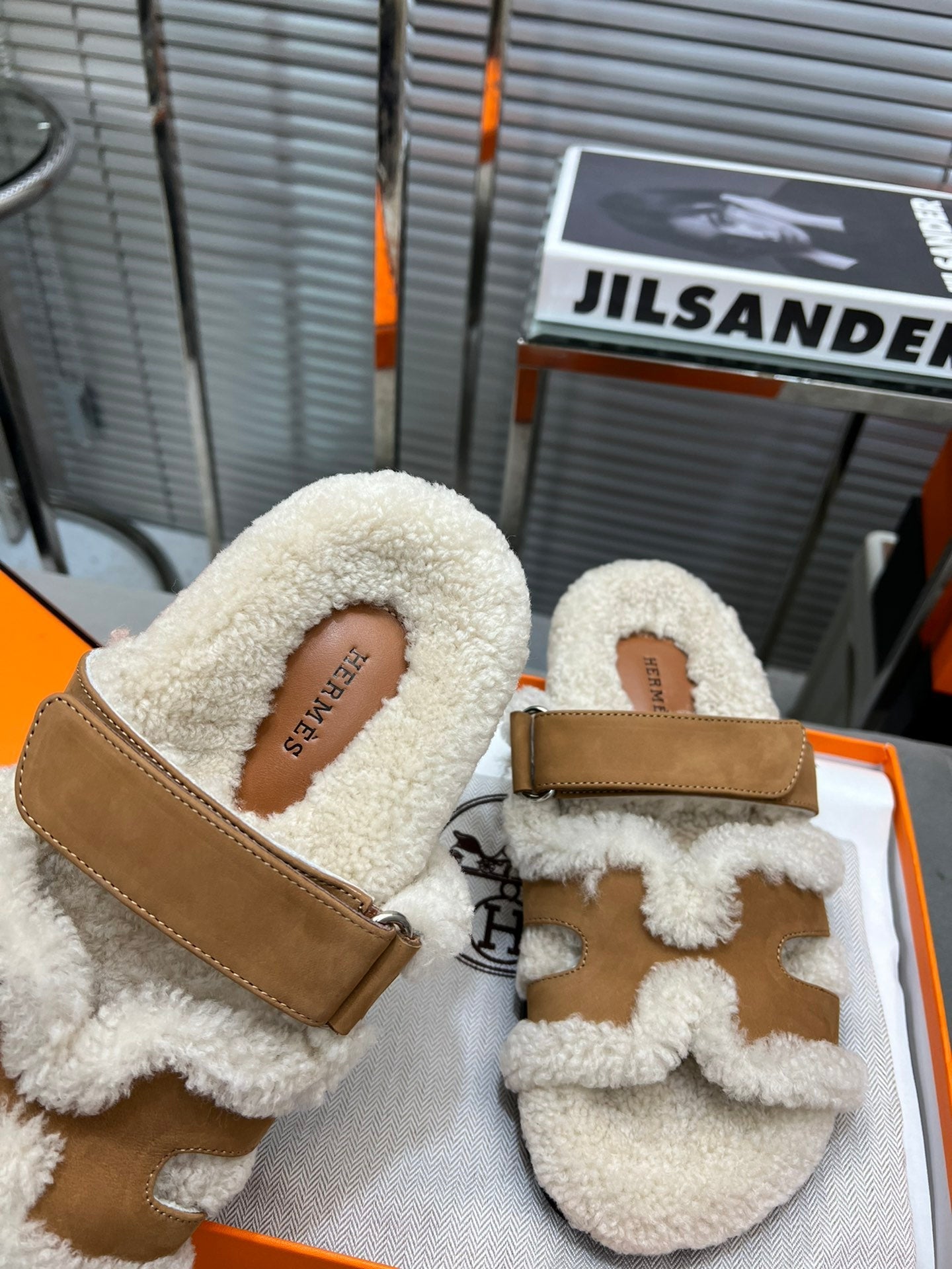 CHYPRE SLIPPERS IN BEIGE LAMB WOOL AND PERU BROWN SUEDE - 35