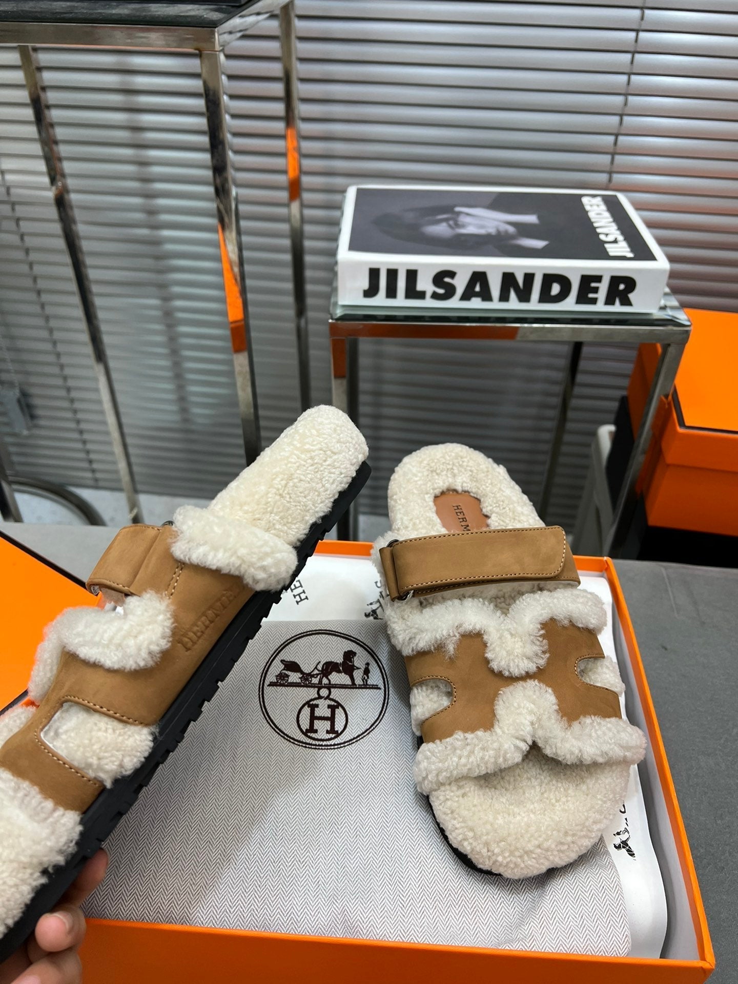 CHYPRE SLIPPERS IN BEIGE LAMB WOOL AND PERU BROWN SUEDE - 35