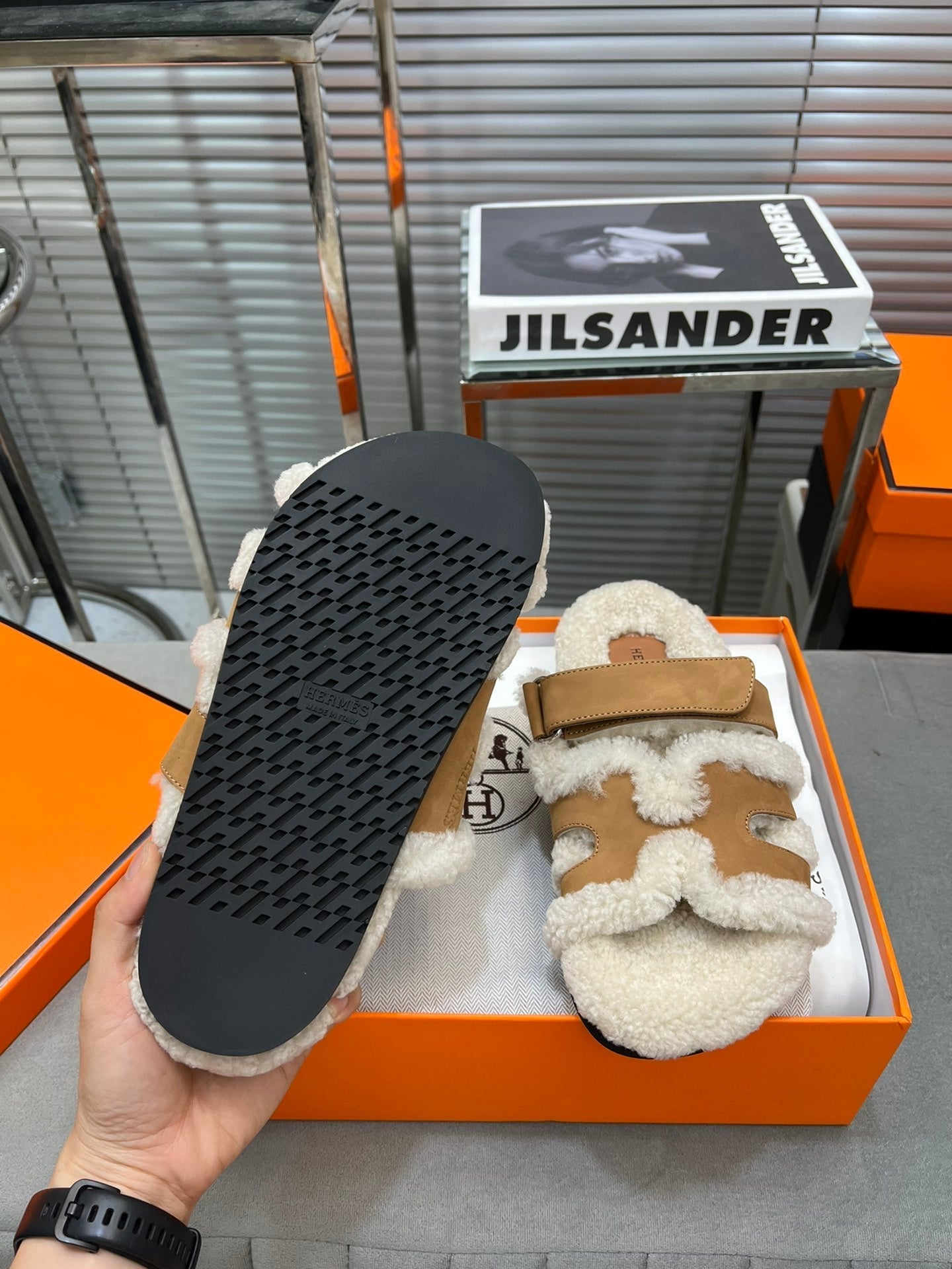 CHYPRE SLIPPERS IN BEIGE LAMB WOOL AND PERU BROWN SUEDE - 35