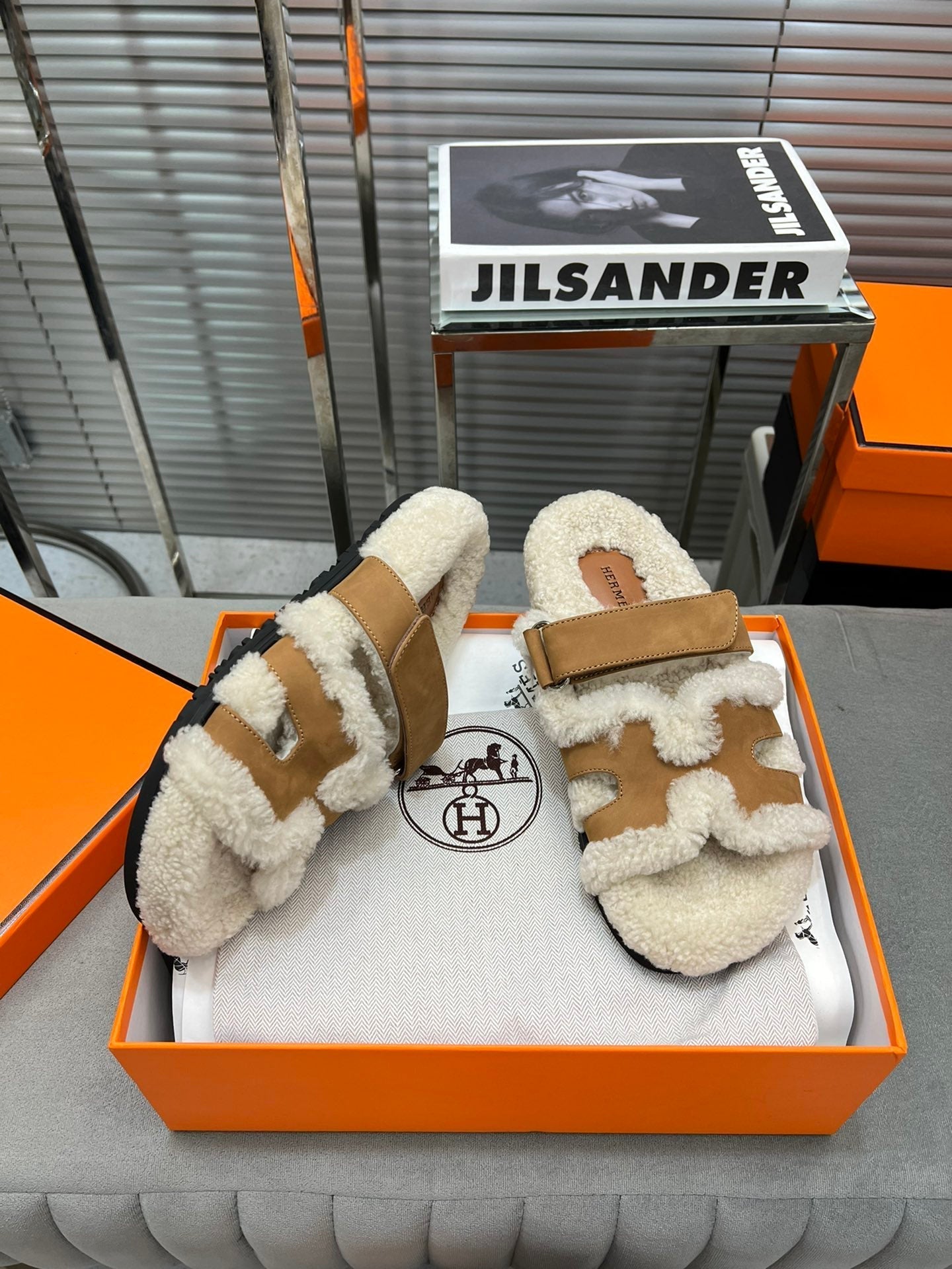 CHYPRE SLIPPERS IN BEIGE LAMB WOOL AND PERU BROWN SUEDE - 35