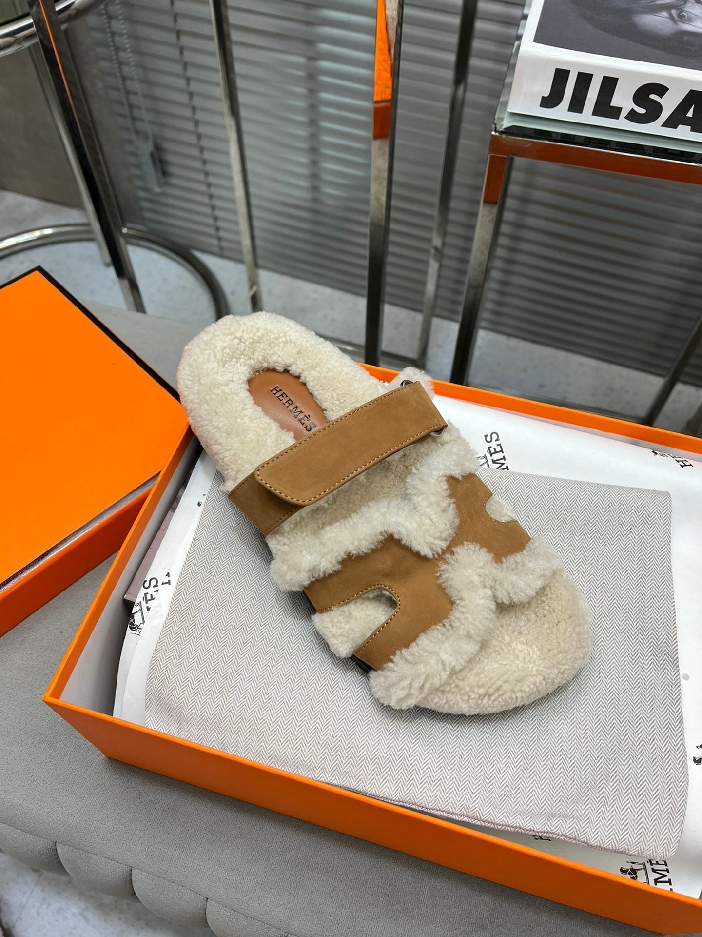 CHYPRE SLIPPERS IN BEIGE LAMB WOOL AND PERU BROWN SUEDE - 35