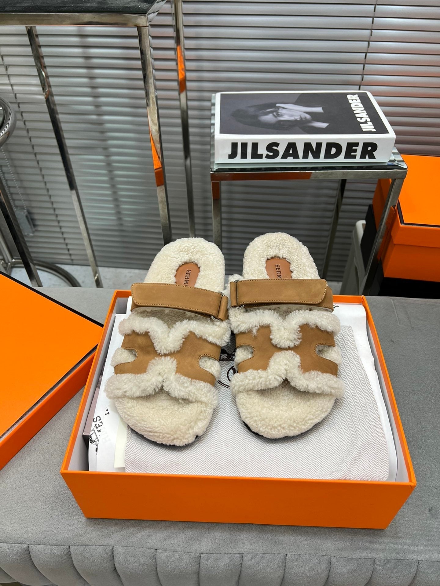 CHYPRE SLIPPERS IN BEIGE LAMB WOOL AND PERU BROWN SUEDE - 35
