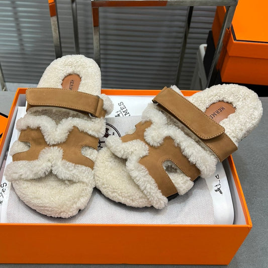 CHYPRE SLIPPERS IN BEIGE LAMB WOOL AND PERU BROWN SUEDE - 35