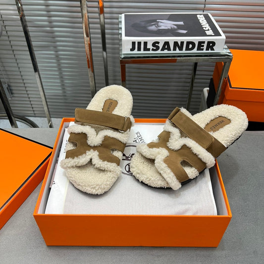 CHYPRE SLIPPERS IN BEIGE LAMB WOOL AND LIGHT FRENCH BEIGE SUEDE - 35