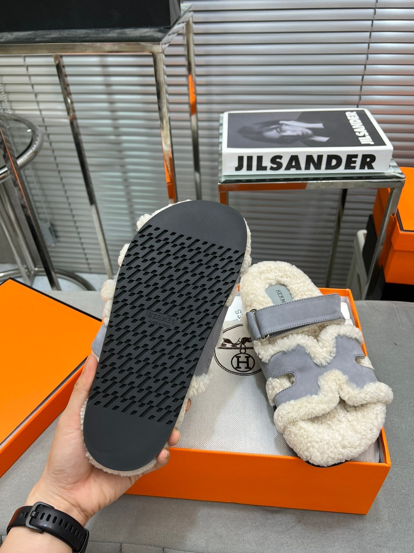 CHYPRE SLIPPERS IN BEIGE LAMB WOOL AND COOL GRAY SUEDE - 35