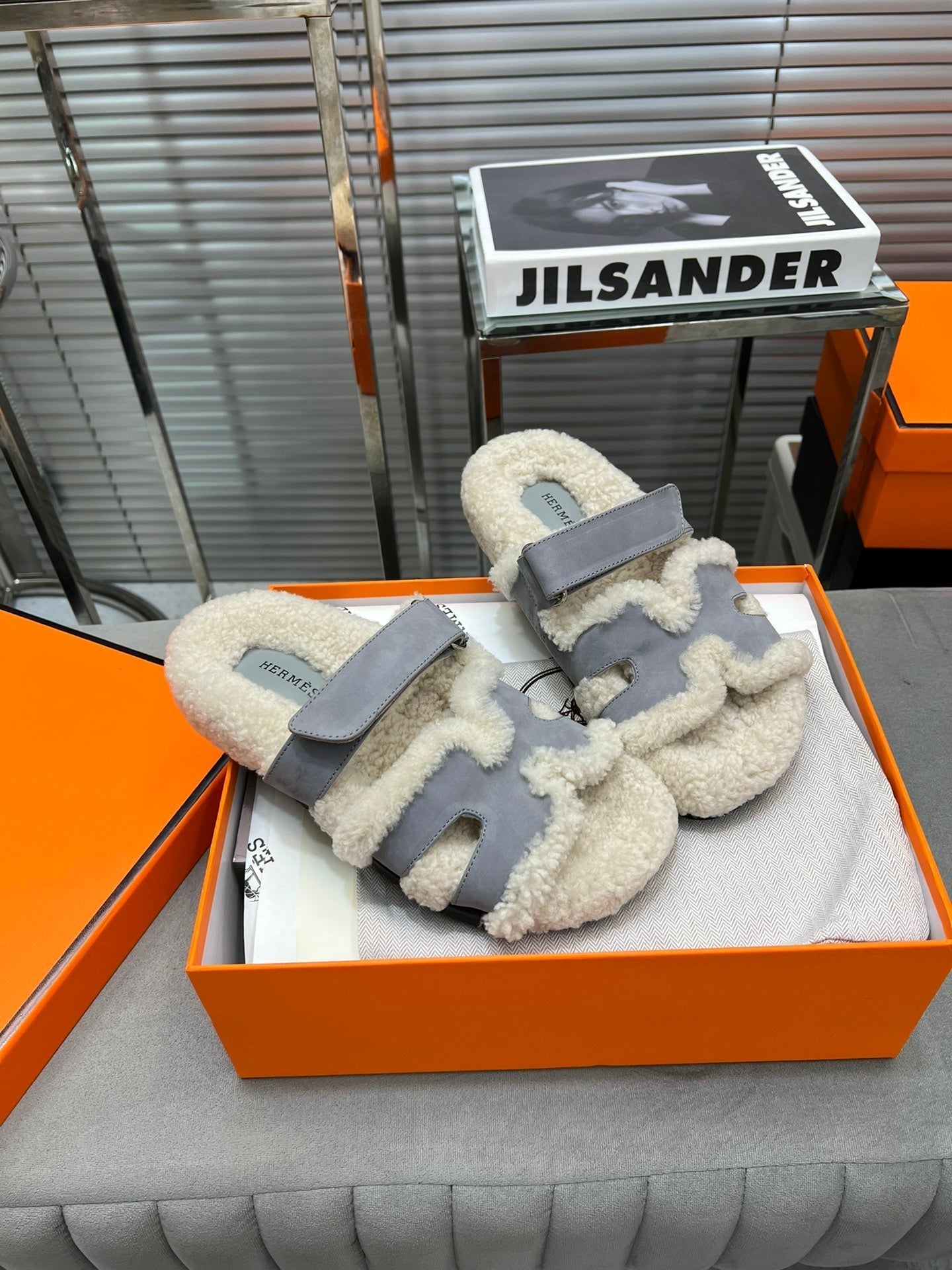 CHYPRE SLIPPERS IN BEIGE LAMB WOOL AND COOL GRAY SUEDE - 35