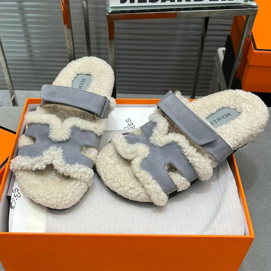 CHYPRE SLIPPERS IN BEIGE LAMB WOOL AND COOL GRAY SUEDE - 35