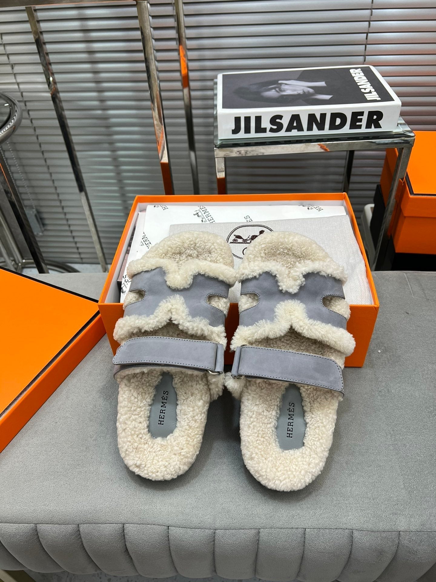 CHYPRE SLIPPERS IN BEIGE LAMB WOOL AND COOL GRAY SUEDE - 35