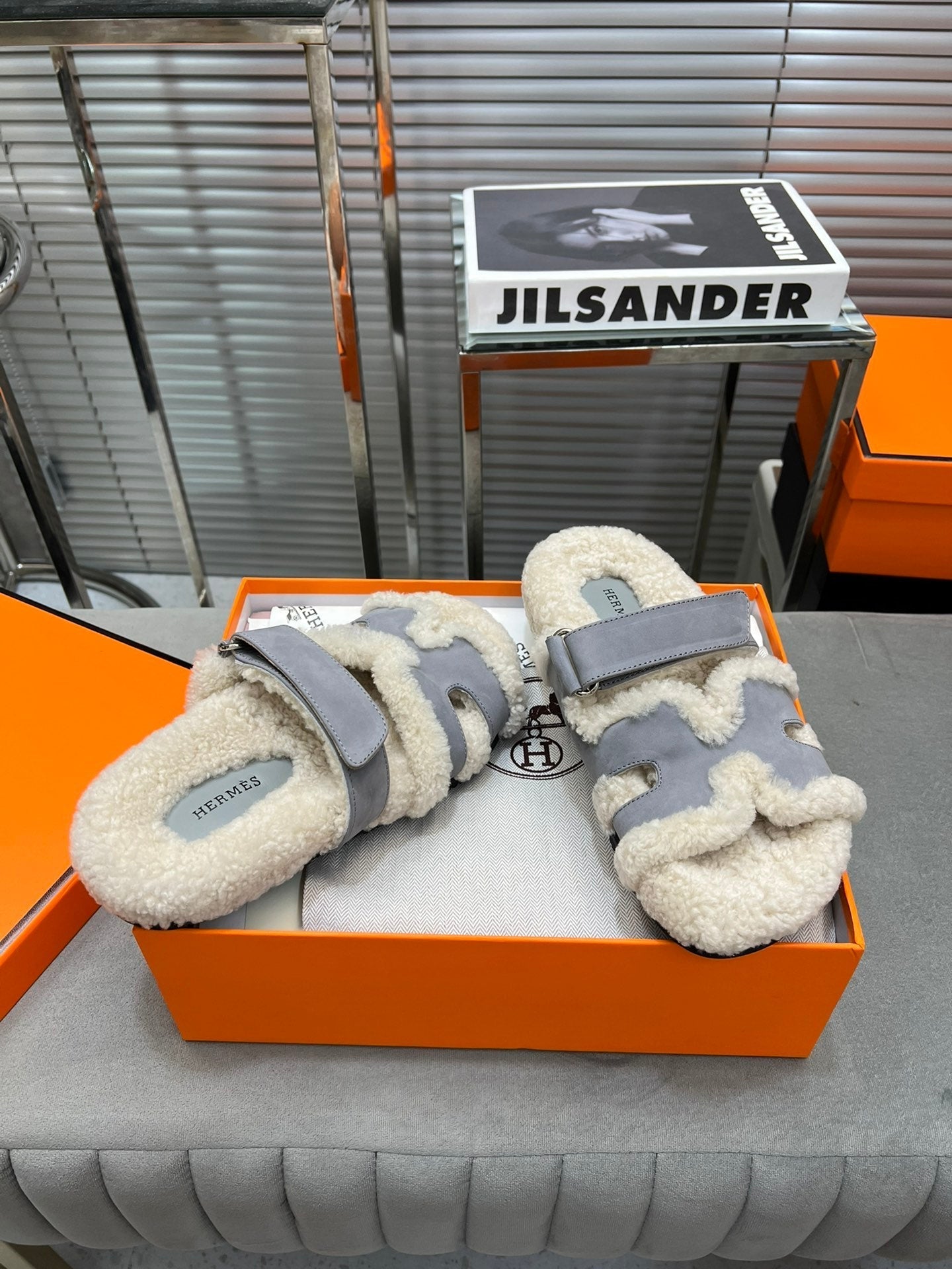 CHYPRE SLIPPERS IN BEIGE LAMB WOOL AND COOL GRAY SUEDE - 35