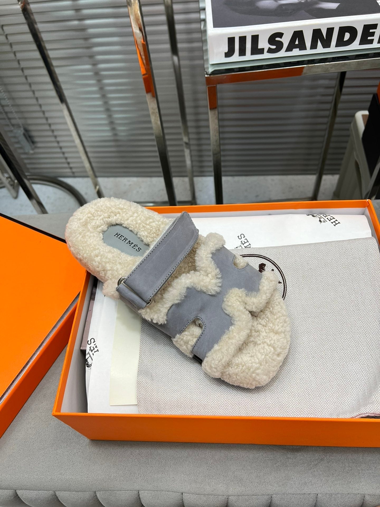CHYPRE SLIPPERS IN BEIGE LAMB WOOL AND COOL GRAY SUEDE - 35