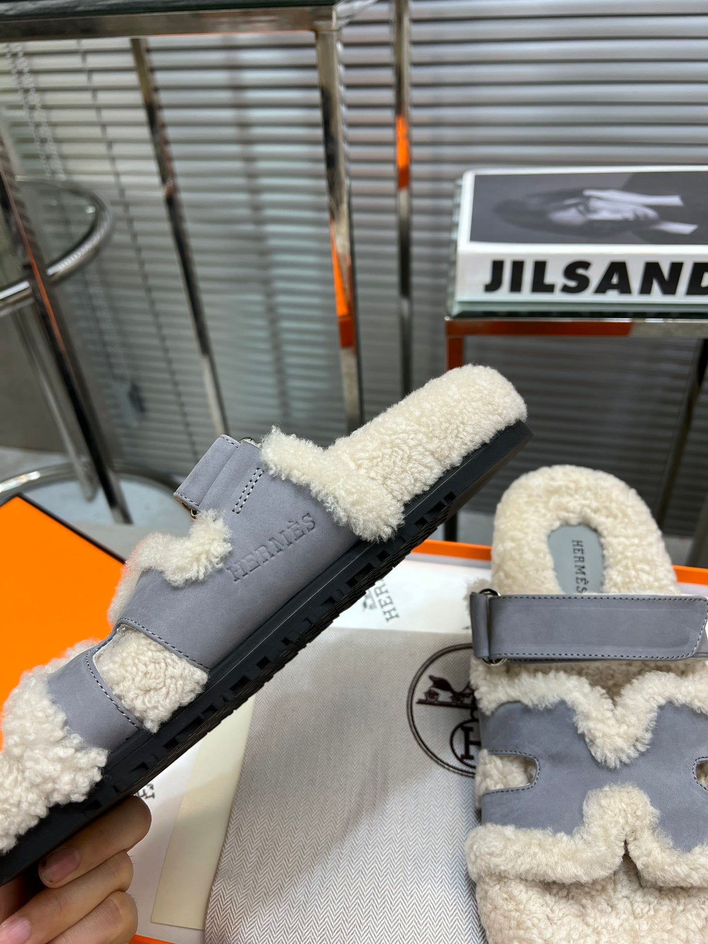 CHYPRE SLIPPERS IN BEIGE LAMB WOOL AND COOL GRAY SUEDE - 35