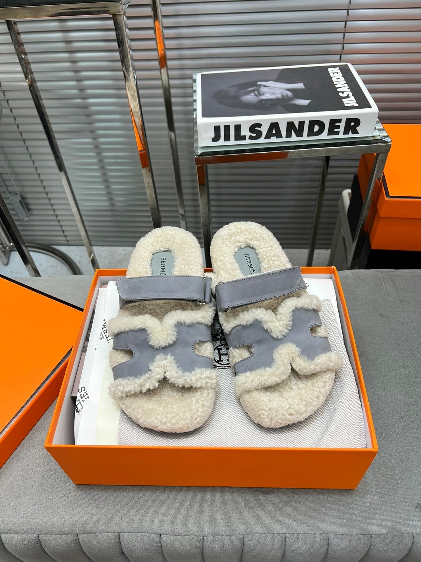 CHYPRE SLIPPERS IN BEIGE LAMB WOOL AND COOL GRAY SUEDE - 35