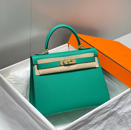 KELLY 28СМ У КОЛЬОРІ VERT VERTIGO ЗІ ШКІРИ EPSOM ІЗ ЗОЛОТОЮ ФУРНІТУРОЮ
