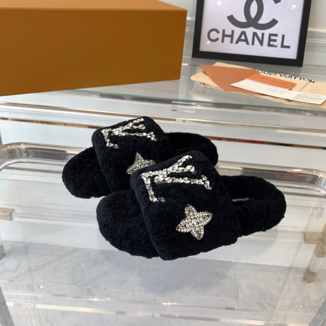 LV WOMEN'S PASEO FLAT SLIPPER IN BLACK FLEECE - 35