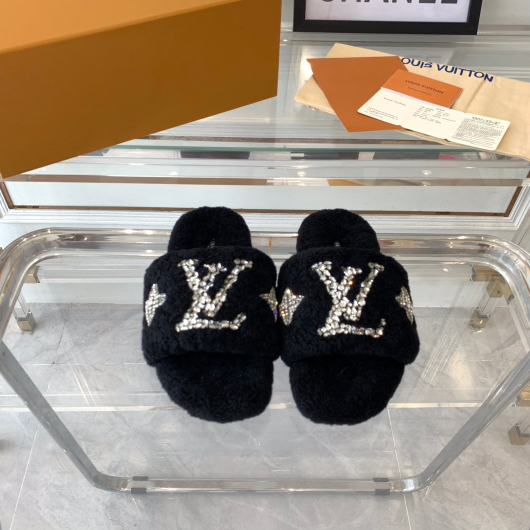 LV WOMEN'S PASEO FLAT SLIPPER IN BLACK FLEECE - 35