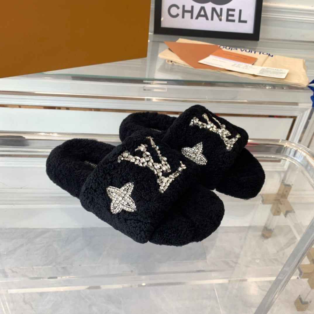 LV WOMEN'S PASEO FLAT SLIPPER IN BLACK FLEECE - 35