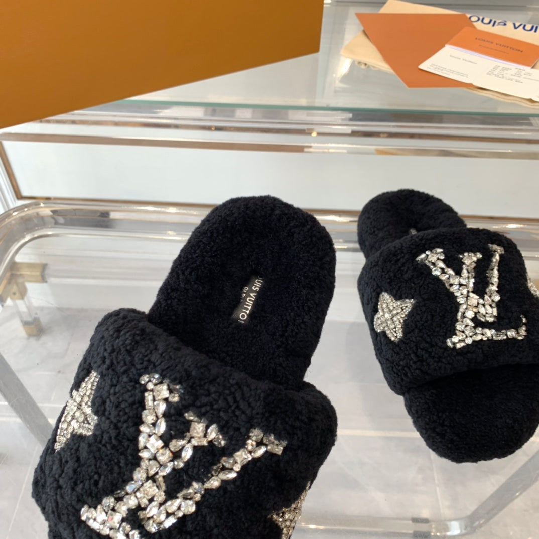 LV WOMEN'S PASEO FLAT SLIPPER IN BLACK FLEECE - 35